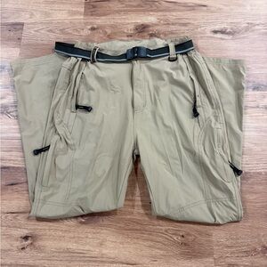 Men’s Medium Khaki Pants with belt